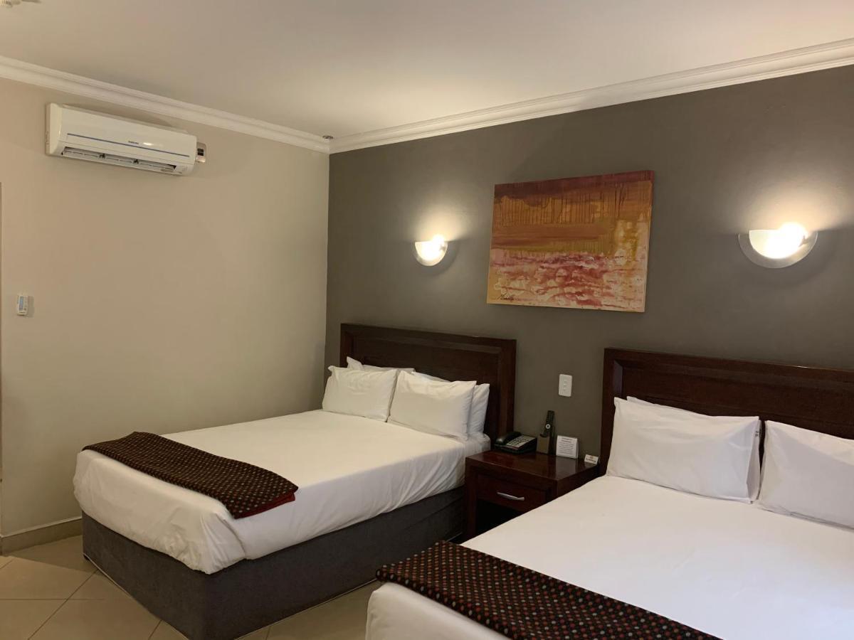 Royal Hotel Polokwane Exteriör bild