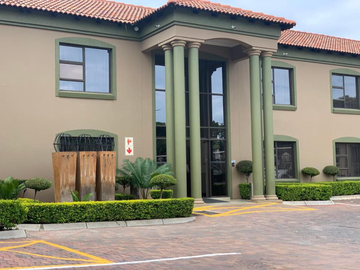 Royal Hotel Polokwane Exteriör bild